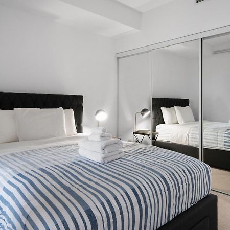 Downtown Toronto 1 Bdrm Condo With Parking And Views Экстерьер фото