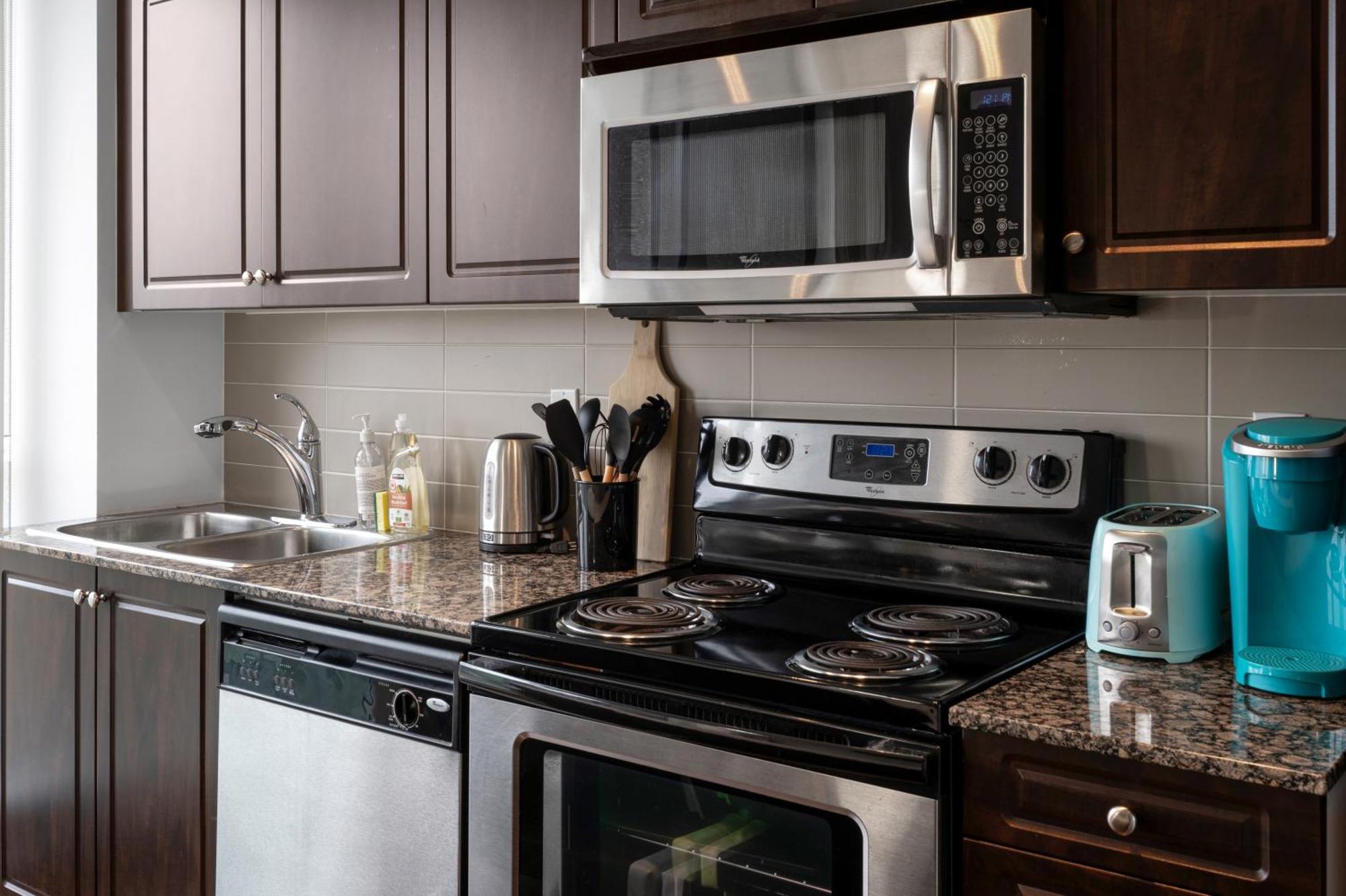 Downtown Toronto 1 Bdrm Condo With Parking And Views Экстерьер фото