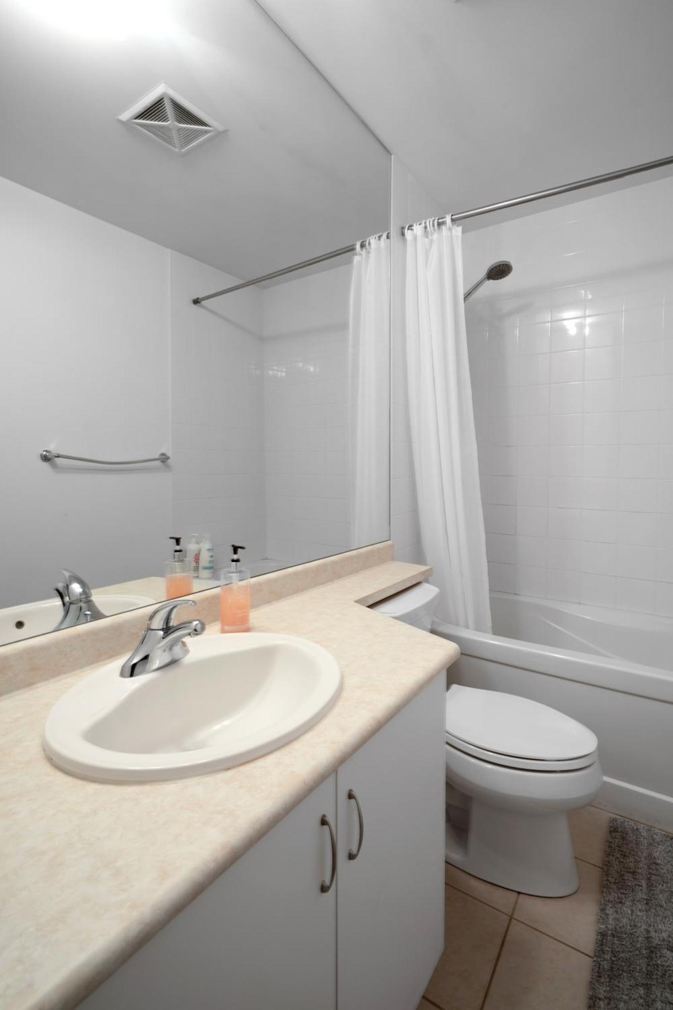 Downtown Toronto 1 Bdrm Condo With Parking And Views Экстерьер фото