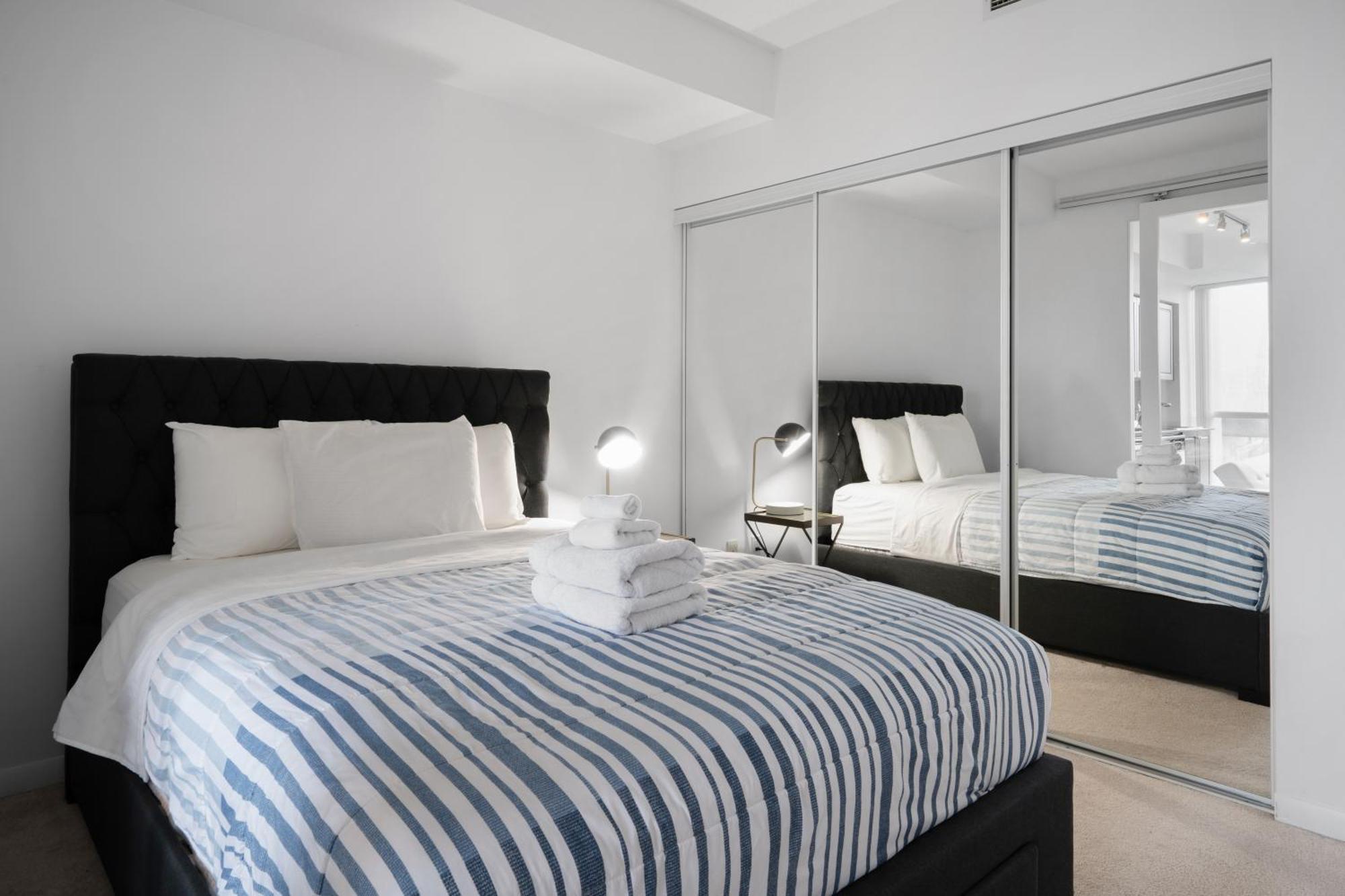 Downtown Toronto 1 Bdrm Condo With Parking And Views Экстерьер фото