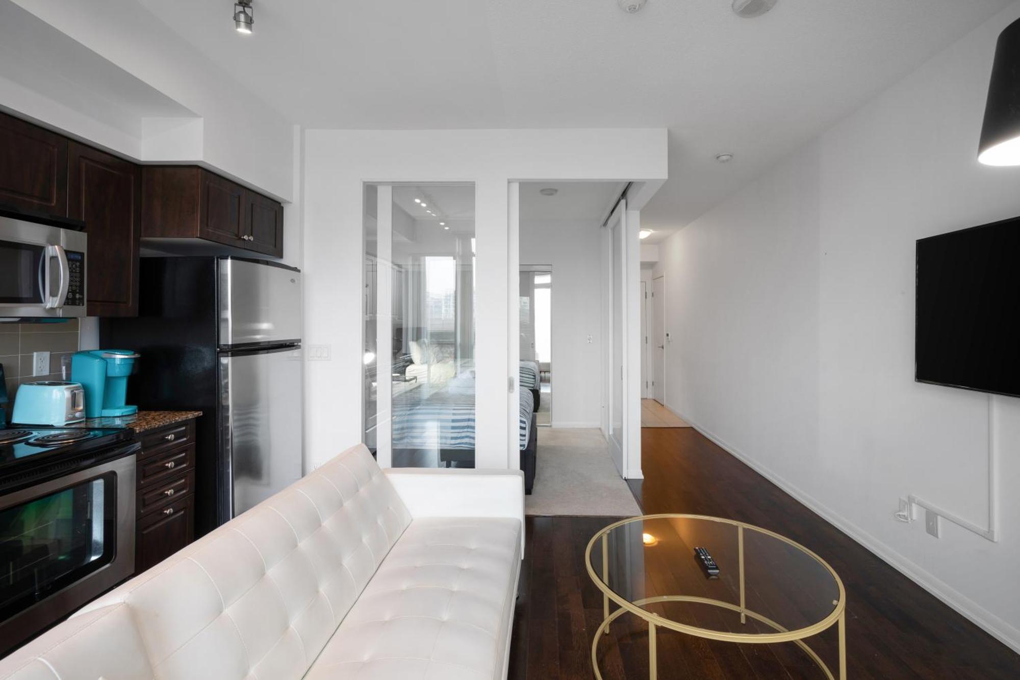 Downtown Toronto 1 Bdrm Condo With Parking And Views Экстерьер фото