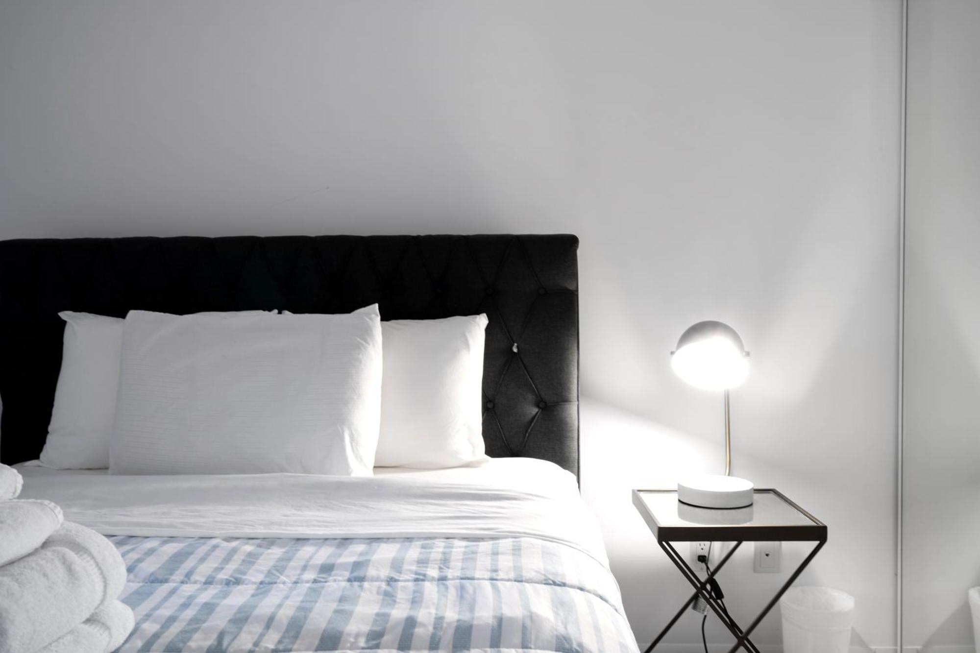Downtown Toronto 1 Bdrm Condo With Parking And Views Экстерьер фото