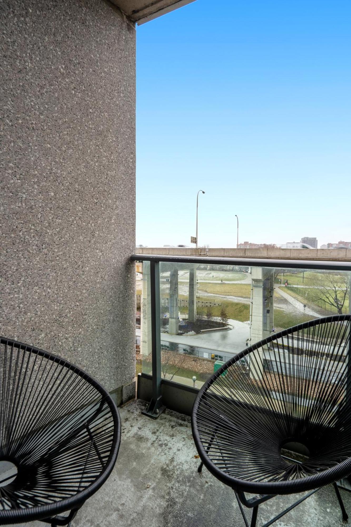 Downtown Toronto 1 Bdrm Condo With Parking And Views Экстерьер фото