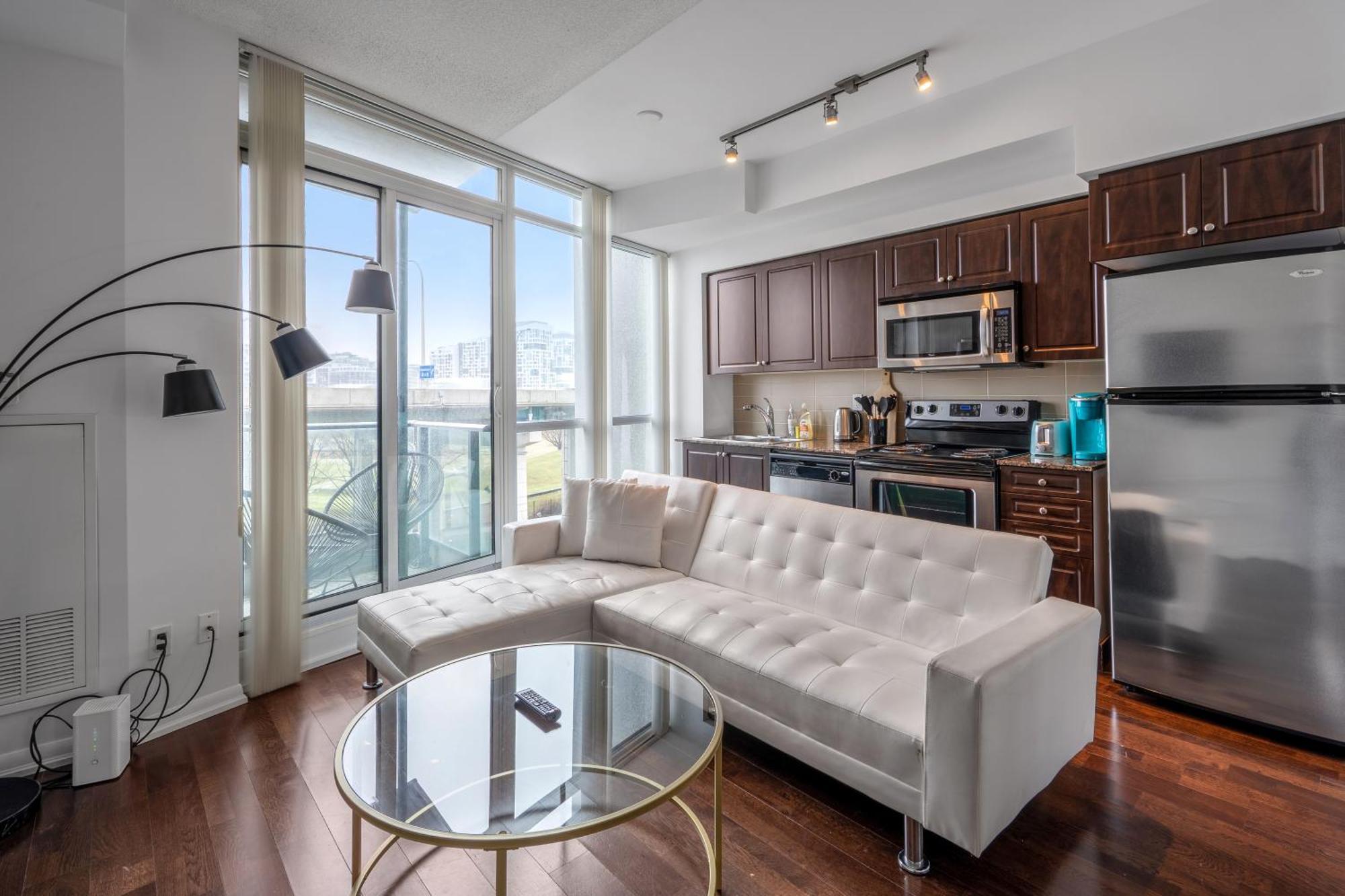 Downtown Toronto 1 Bdrm Condo With Parking And Views Экстерьер фото