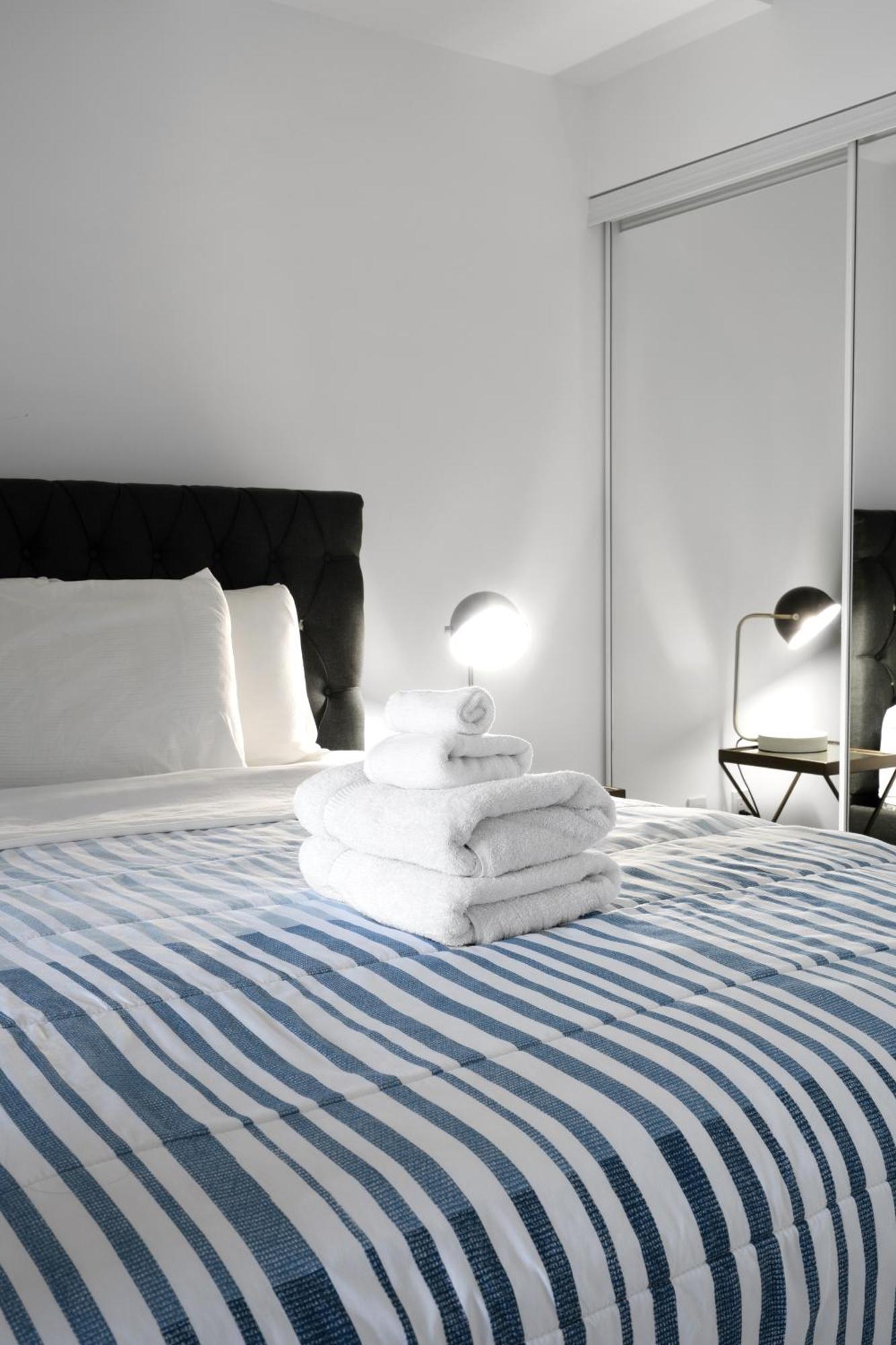 Downtown Toronto 1 Bdrm Condo With Parking And Views Экстерьер фото