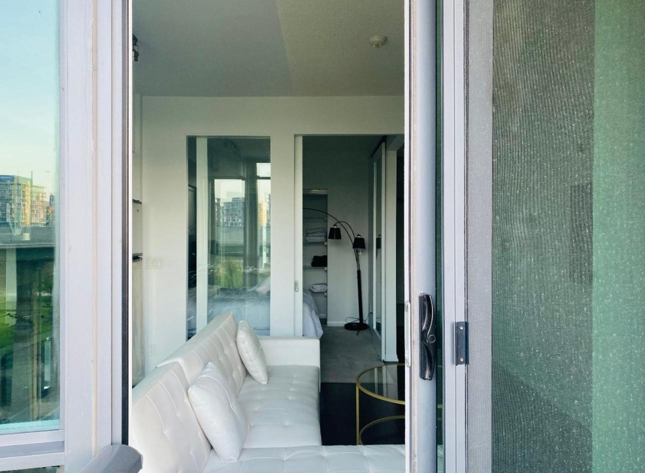 Downtown Toronto 1 Bdrm Condo With Parking And Views Экстерьер фото